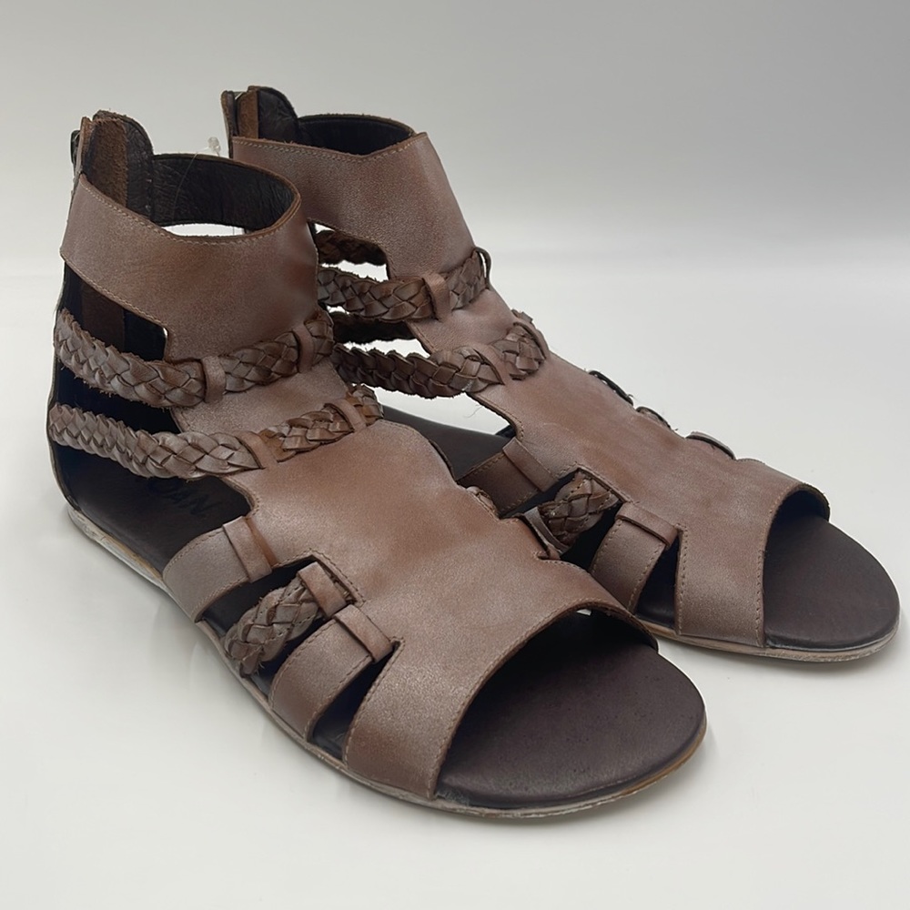 BRAND NEW ROAN Cognac Gladiator Sandals. US Size 10.